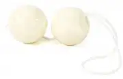 Вагинальные шарики белые