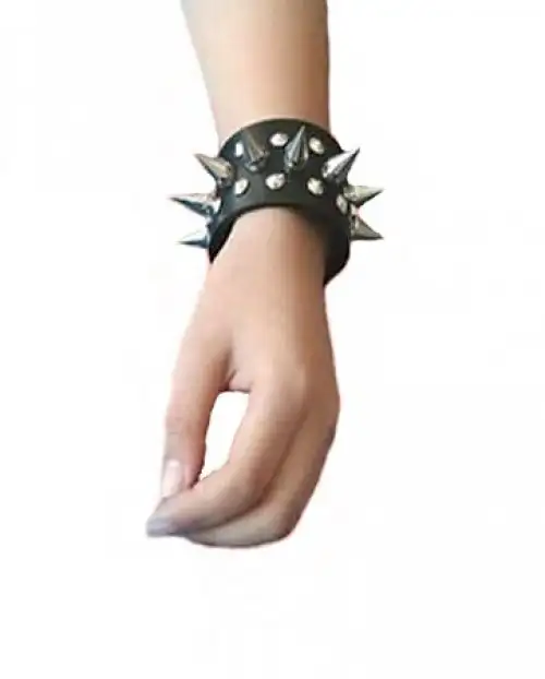 Браслет с шипами photo 1